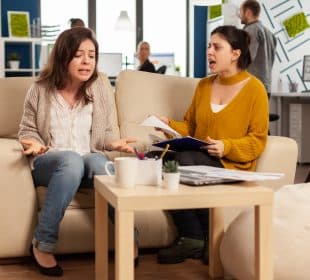 Comment gérer les conflits au travail efficacement