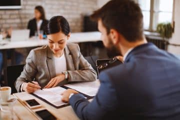 Contrats de travail : ce que tout salarié doit savoir sur ses droits et devoirs